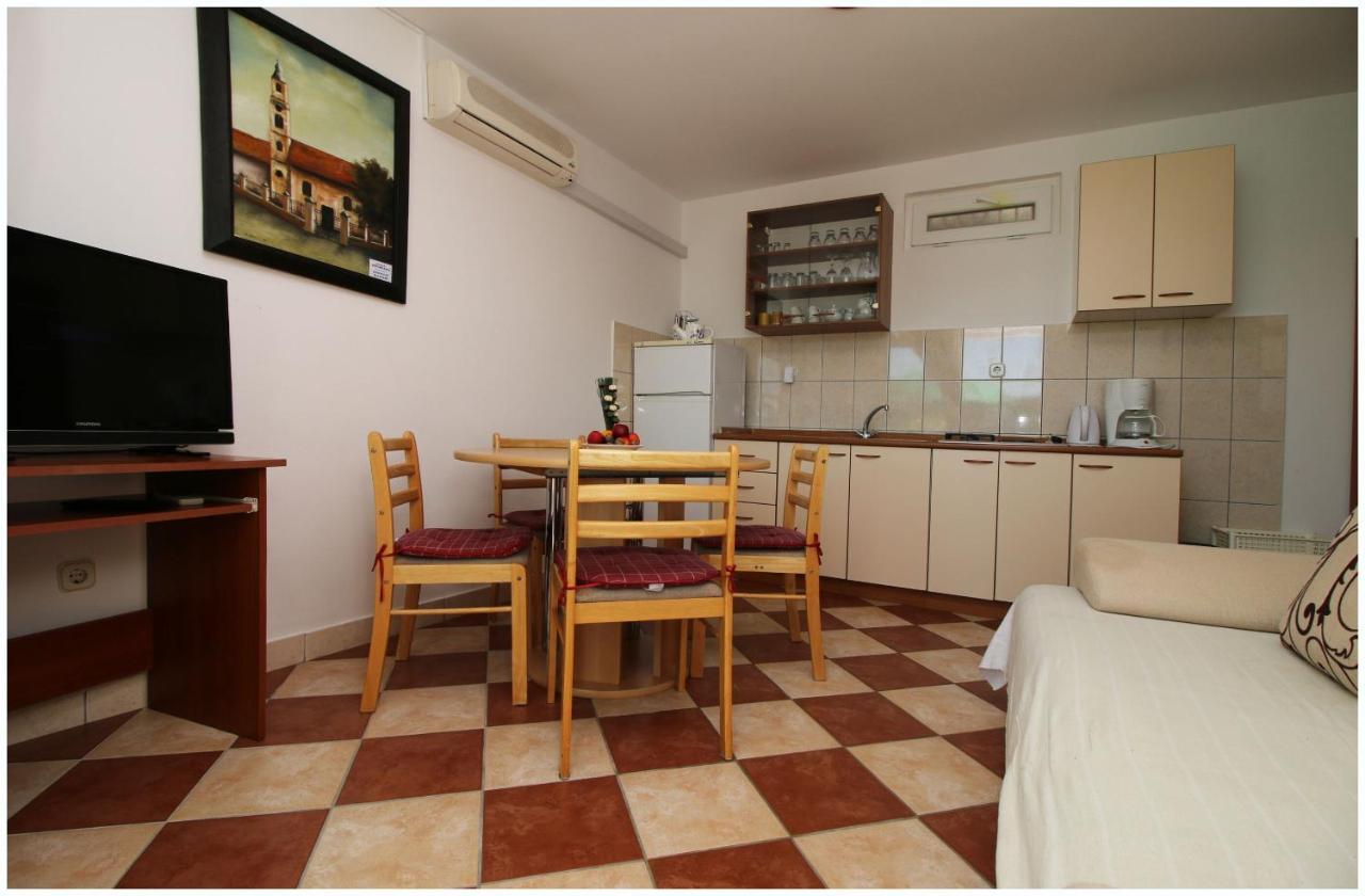 Apartments Elvis Primosten Bagian luar foto