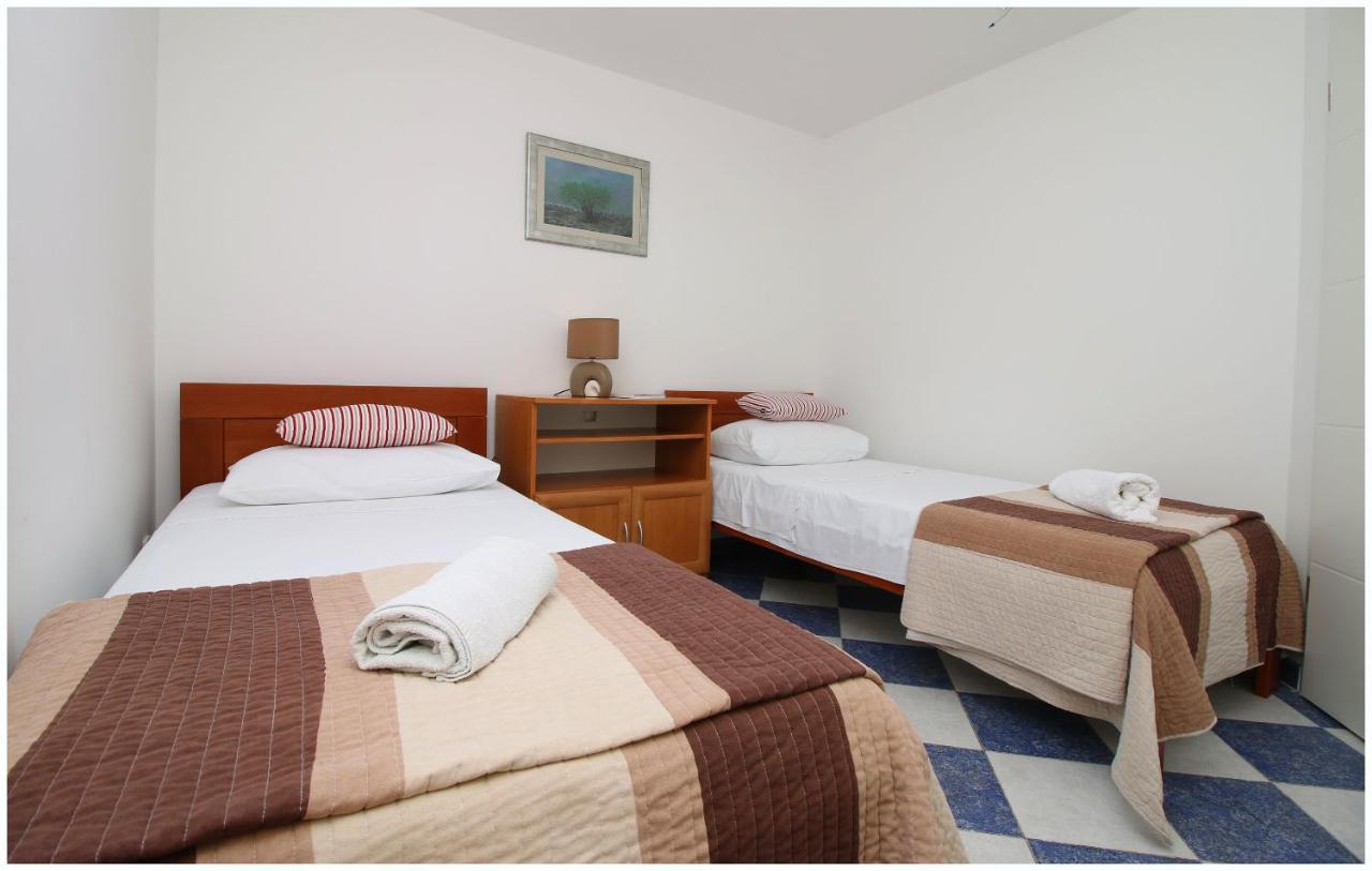 Apartments Elvis Primosten Bagian luar foto