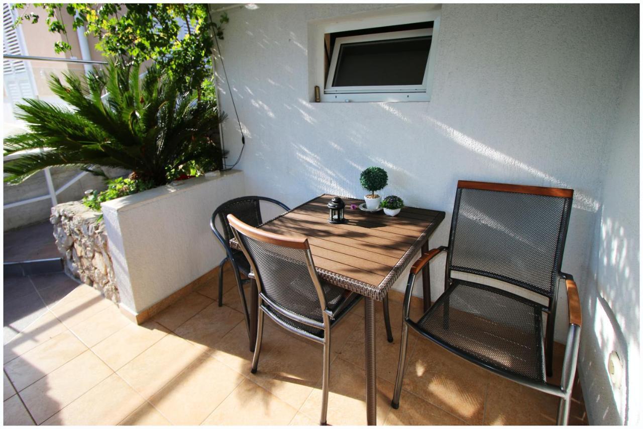Apartments Elvis Primosten Bagian luar foto