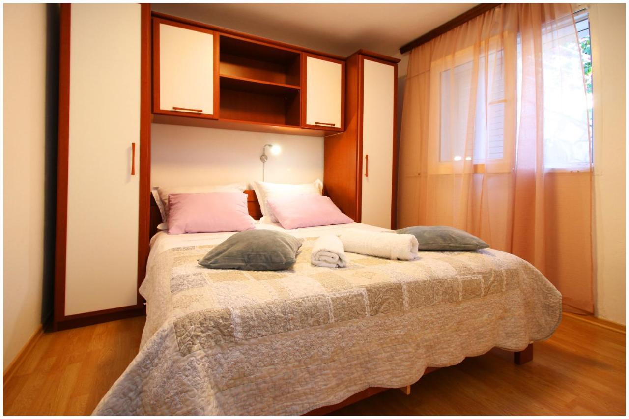 Apartments Elvis Primosten Bagian luar foto