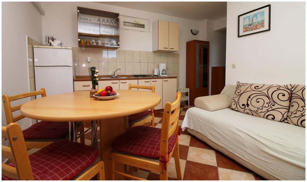 Apartments Elvis Primosten Bagian luar foto