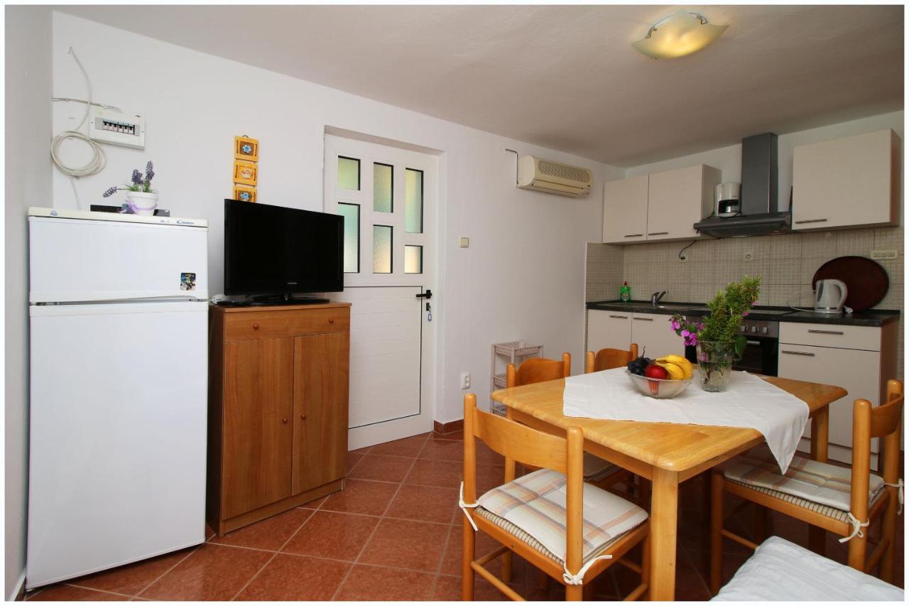 Apartments Elvis Primosten Bagian luar foto