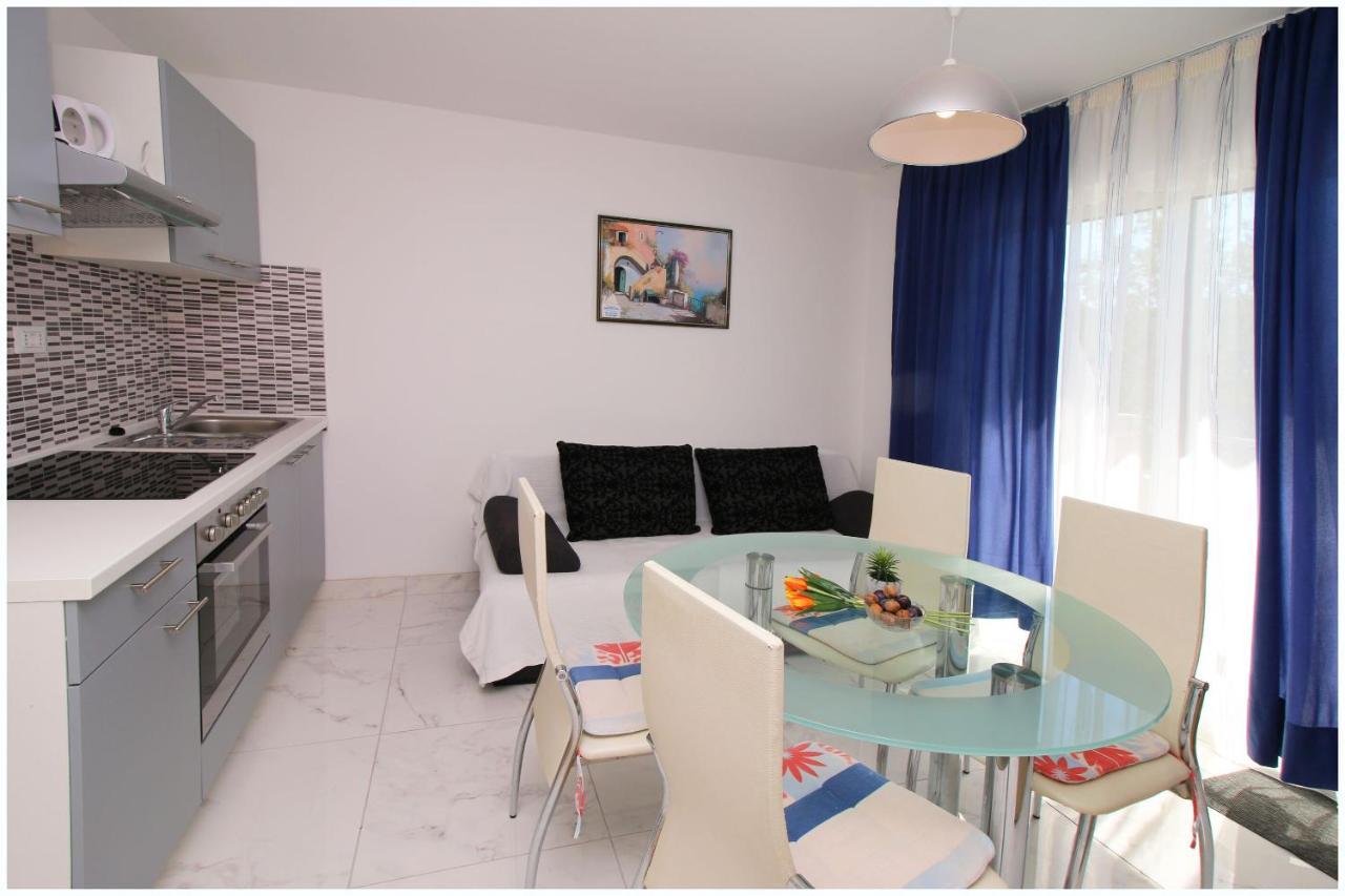 Apartments Elvis Primosten Bagian luar foto