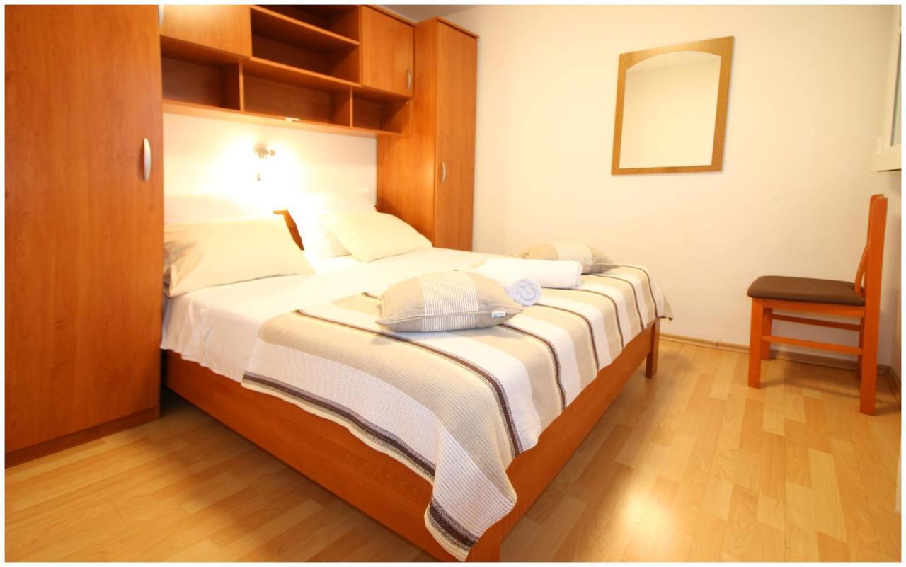 Apartments Elvis Primosten Bagian luar foto